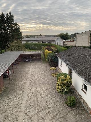 3 Blick vom Haus, Garagen 3 Blick vom Haus, Garagen
