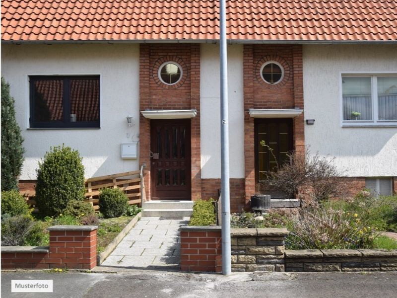 Zwangsversteigerung Neuental, Zum Schnepfenhain