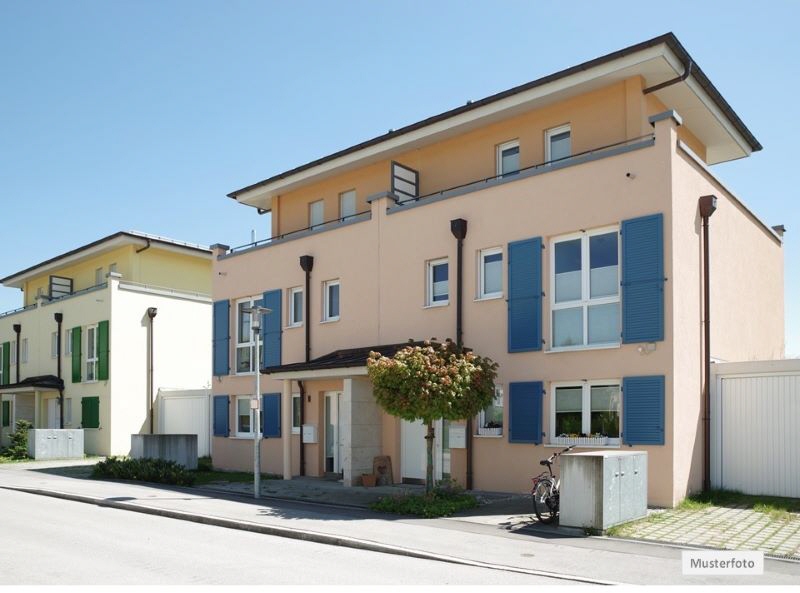 Zwangsversteigerung Neuburg, Waldstr.