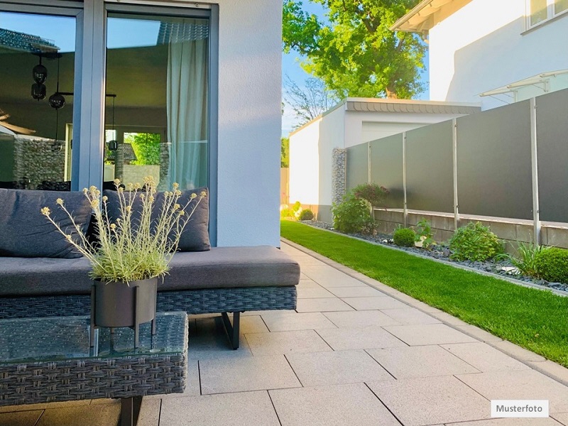 Zwangsversteigerung Gremersdorf, Im Dorfe